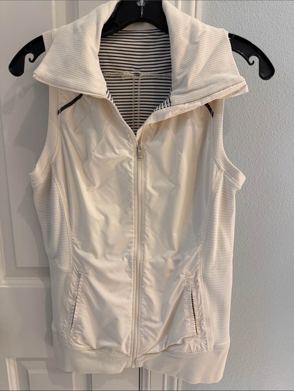 lululemon athletica Cream Zip-Up Sleeveless Vest